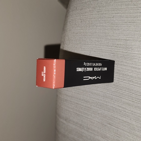 MAC Velvet Teddy Matte Lipstick (Full size) - Picture 4 of 6